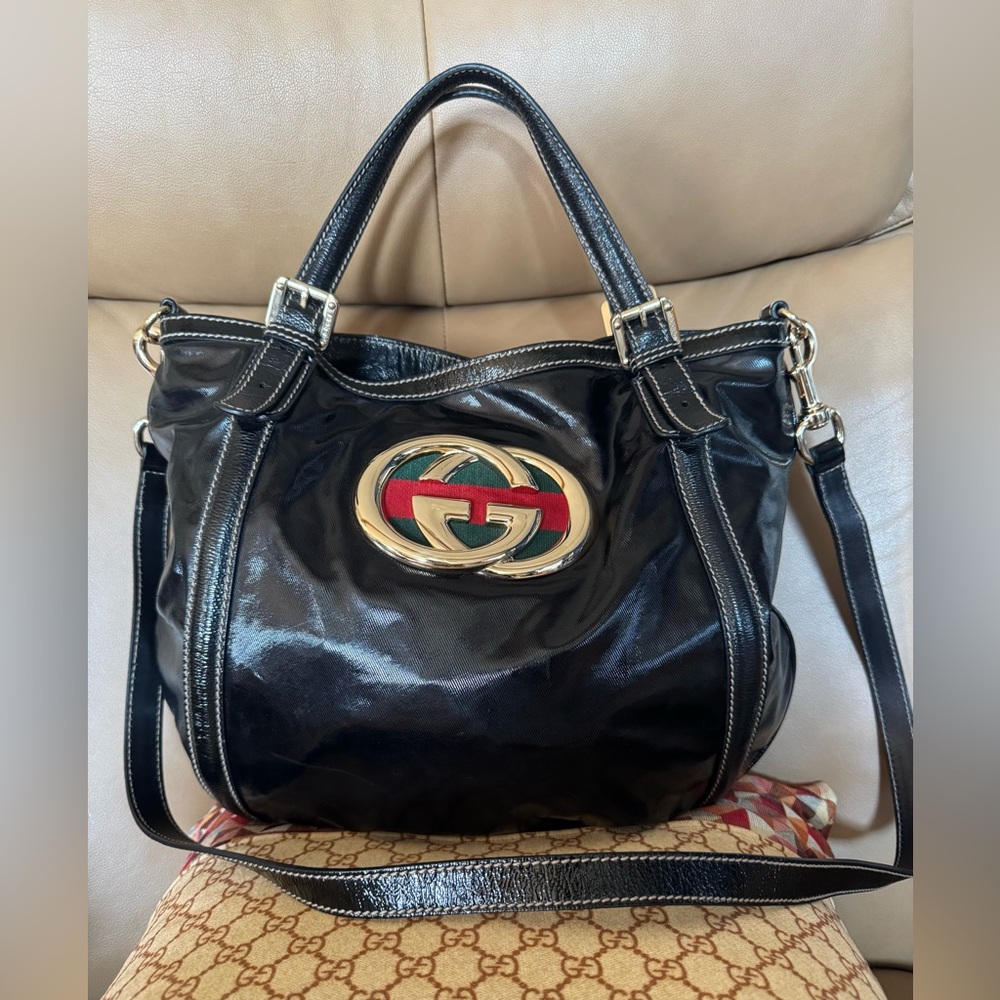 GUCCI Black Dialux Britt Hobo In EUC